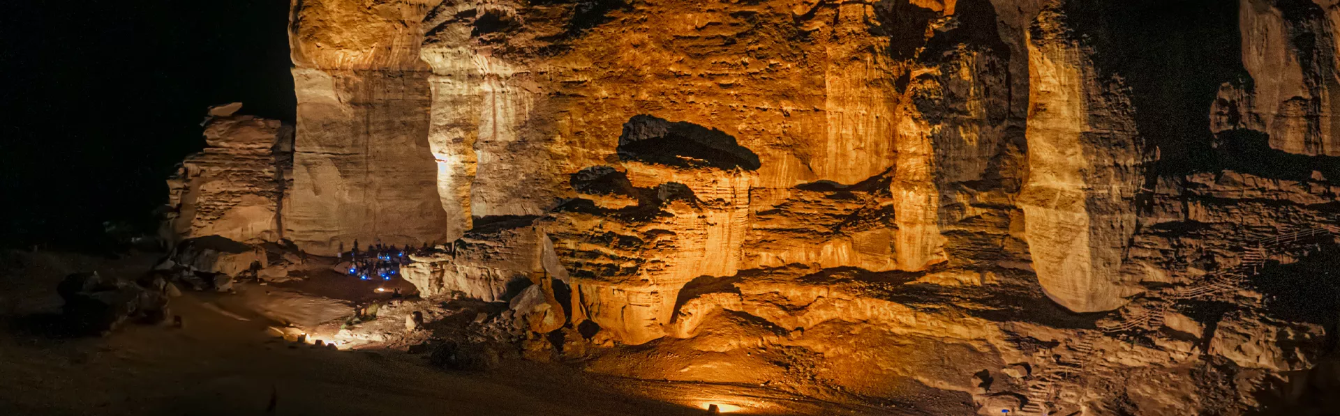Desert hero image: canyon, jeep, Timna formations