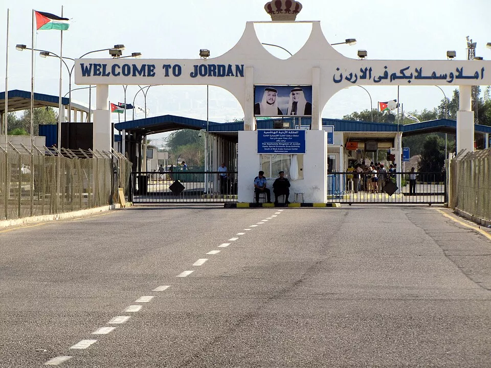 Map: tours to Petra from Eilat — border crossing route and desert road